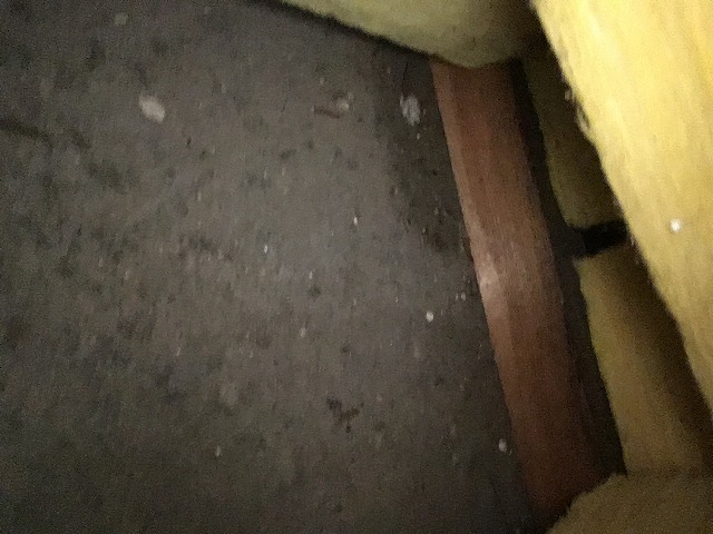 岐阜市で谷板金の経年劣化により雨漏り発生、屋根裏も定期的な点検の実施が推奨されます